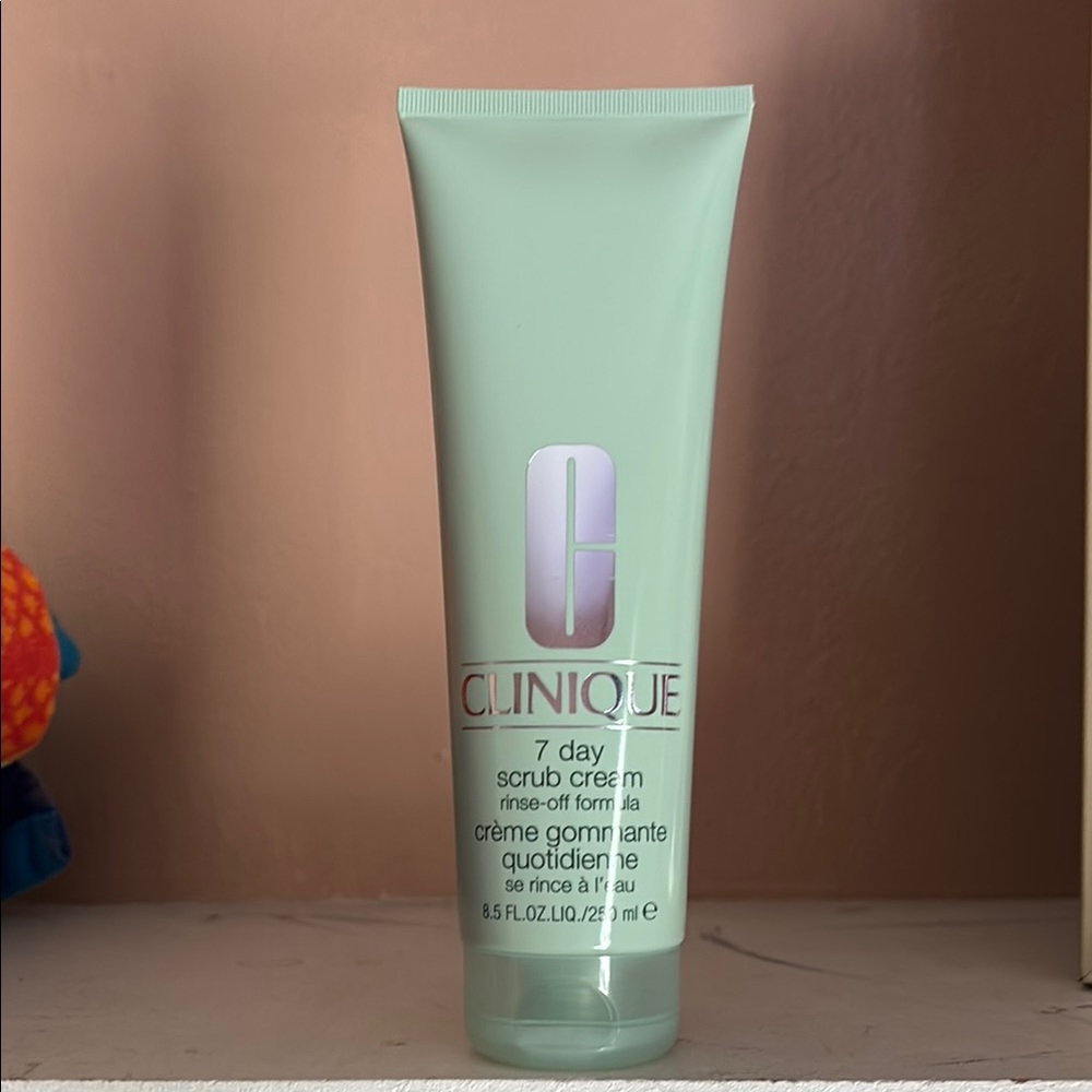Clinique Exfoliating Scrub Cream in Mint Green